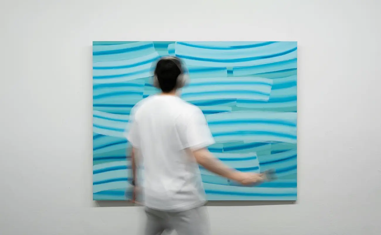 Geonwoo Lee: Art Shaped by Cracks, Wind, and Time